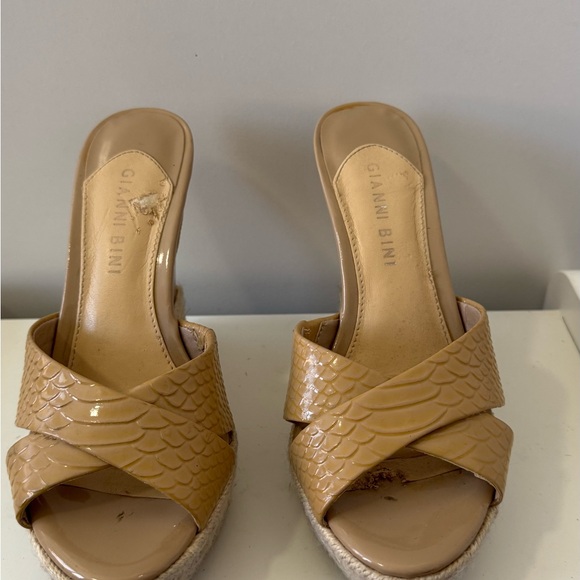 Gianni Bini Tan Wedge Sandals size 6.5 - Picture 3 of 3